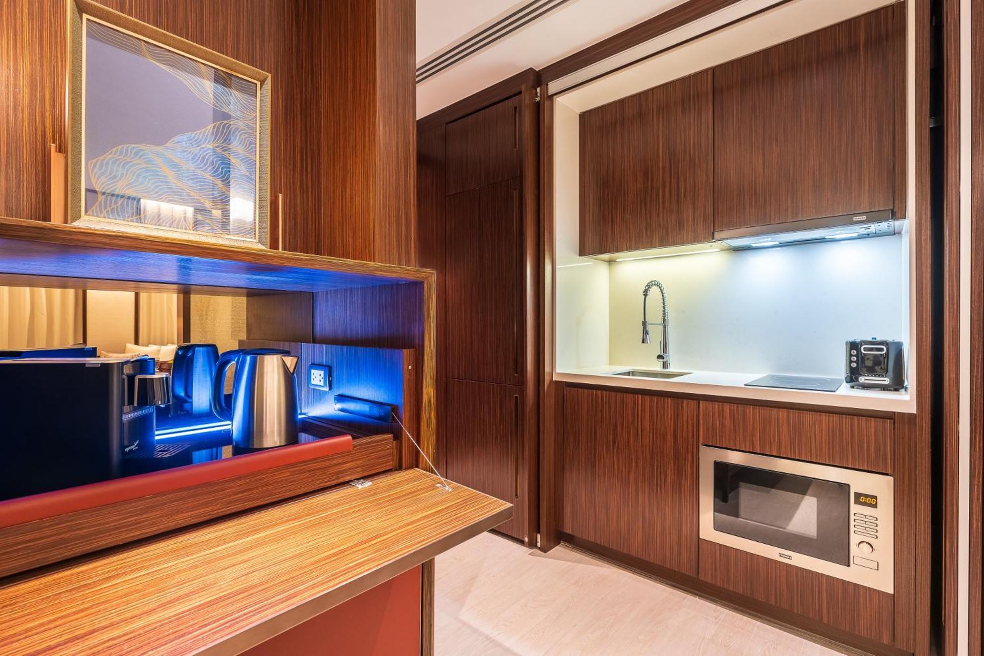 Silq Hotel & Residence, Managed By The Ascott Limited Bangkok Room photo Kitchenette
