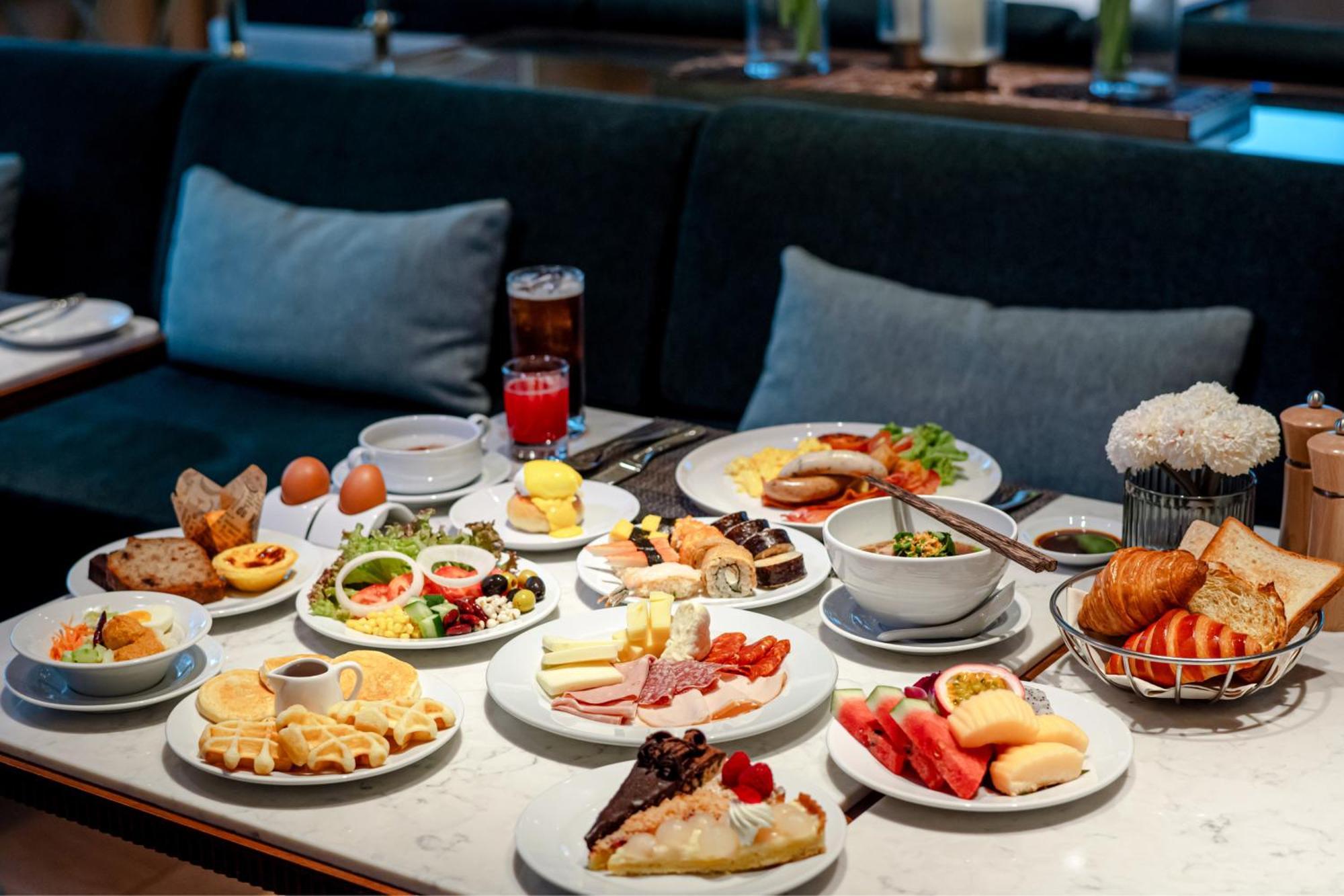 Silq Hotel & Residence, Managed By The Ascott Limited Bangkok Exterior photo A selection of food at the lounge